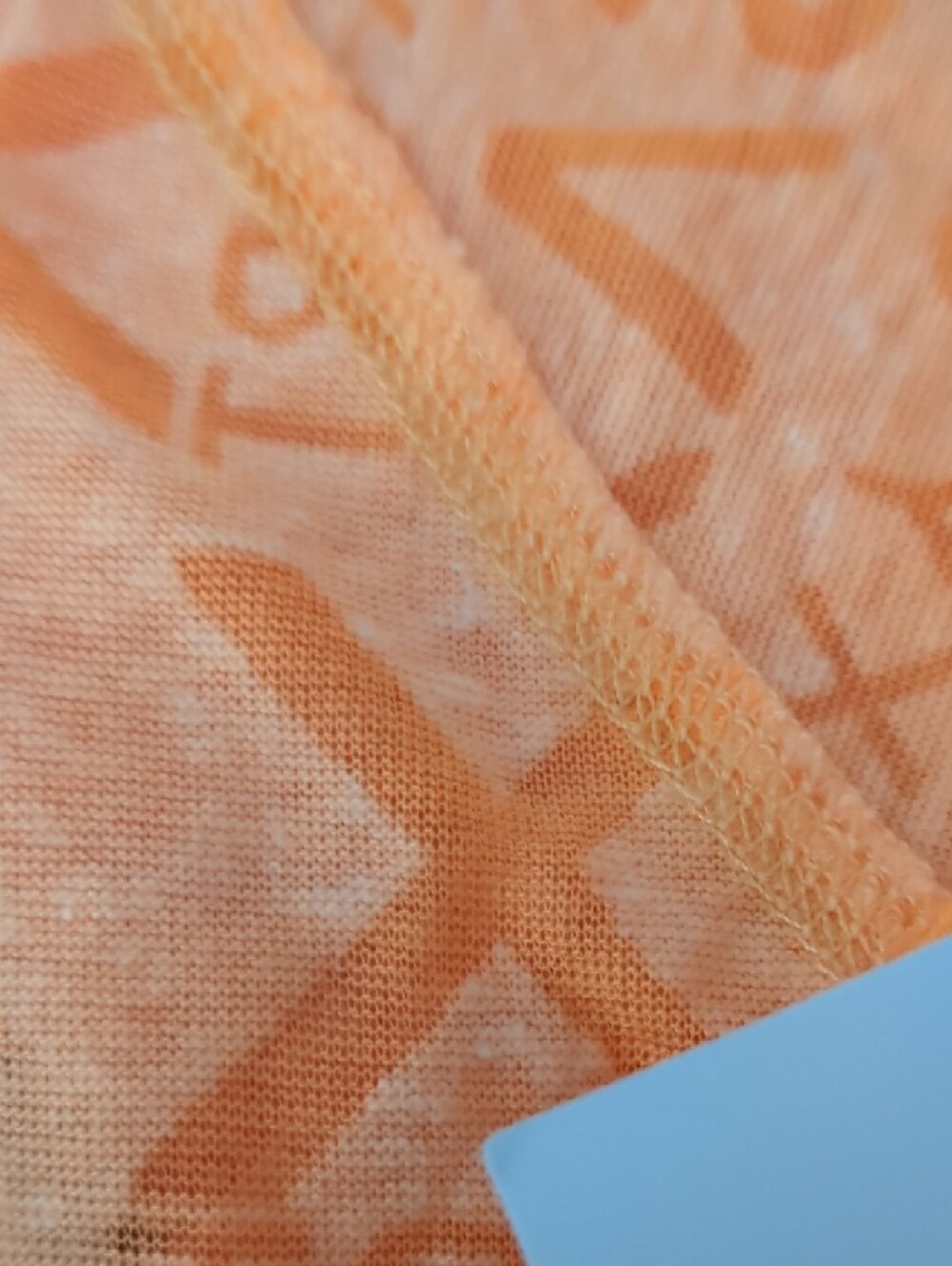 Victoria's Secret VS Peach Logo V-Neck Short Sleeve Tee - Picture 6 of 6